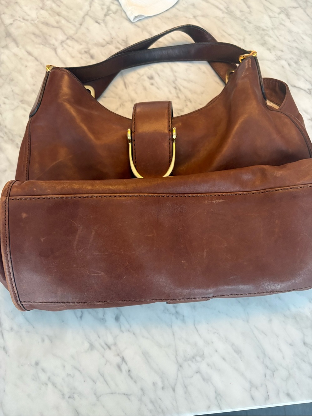 Vintage Gucci Leather Shoulder Bag – Medium Soft Stirrup (Early 2000s) - Picture 5 of 10